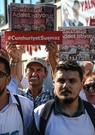 Turquie: ébranlée, la famille Cumhuriyet refuse d'abdiquer