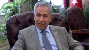 Le ministre turc aux propos choquants s'enfonce