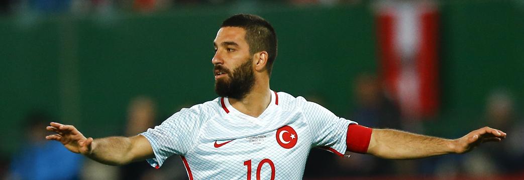 Football Soccer - Austria v Turkey - International friendly - Ernst Happel stadium, Vienna, Austria - 29/03/16. Turkey's Arda Turan recats   REUTERS/Leonhard Foeger  - RTSCQDH