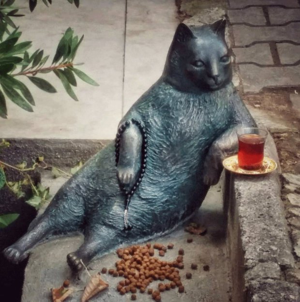 cat-statue-tombili-istanbul.jpg