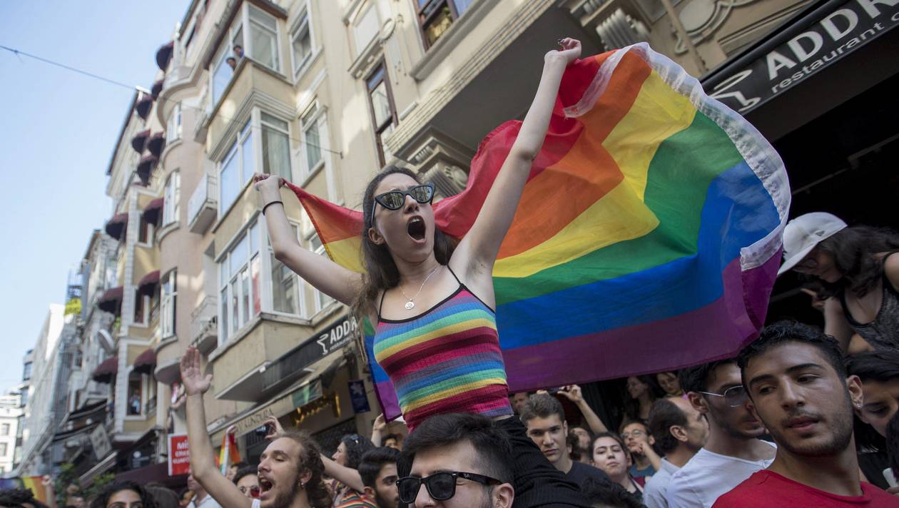 Malgr L Interdiction La Gay Pride A Bien Eu Lieu Istanbul