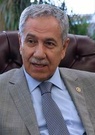 Le ministre turc aux propos choquants s'enfonce