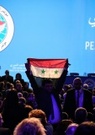 Querelle de drapeaux et sifflets lors de la réunion sur la Syrie en Russie