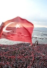 Turquie: des dizaines de milliers de supporters au meeting du principal opposant d'Erdogan