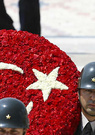 Turquie : en difficulté chez lui, Erdogan endosse ses habits de chef de guerre