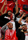France-Turquie : la Marseillaise applaudie par les supporters turcs