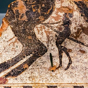 Turquie : découverte d'un lavabo décoré de créatures mythologiques et de courses de chars vieilles de 2.500 ans