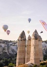 Le vol de proximité bluffant de Valentin Delluc entre les montgolfières en Turquie