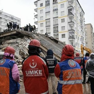 Séisme en Turquie et en Syrie : le bilan dépasse 2 300 morts, une nouvelle secousse de magnitude 7,5 a frappé la zone