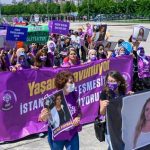 Turquie : des centaines de femmes dans les rues d’Istanbul pour dénoncer les violences domestiques